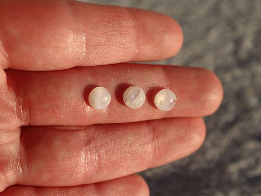 Rainbow Moonstone 7 MM Cabochon